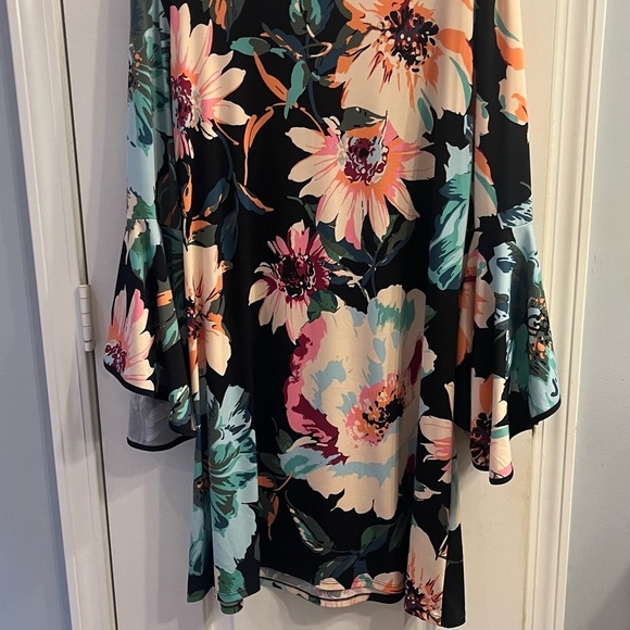EUC! Stunning!  Roz & Ali Black Floral midi dress with Bell Sleeves - Picture 10 of 12
